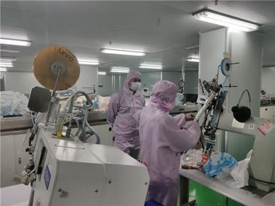 叮囑企業(yè)千萬不能掉鏈子,湖南省市場(chǎng)監(jiān)管局督察口罩、防護(hù)服生產(chǎn)企業(yè)